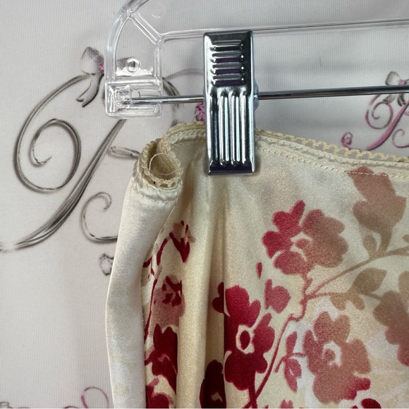 Le chateau skirt fairy hem Floral Satin Asymmetrical Skirt - Cream and Red - Picture 6 of 10